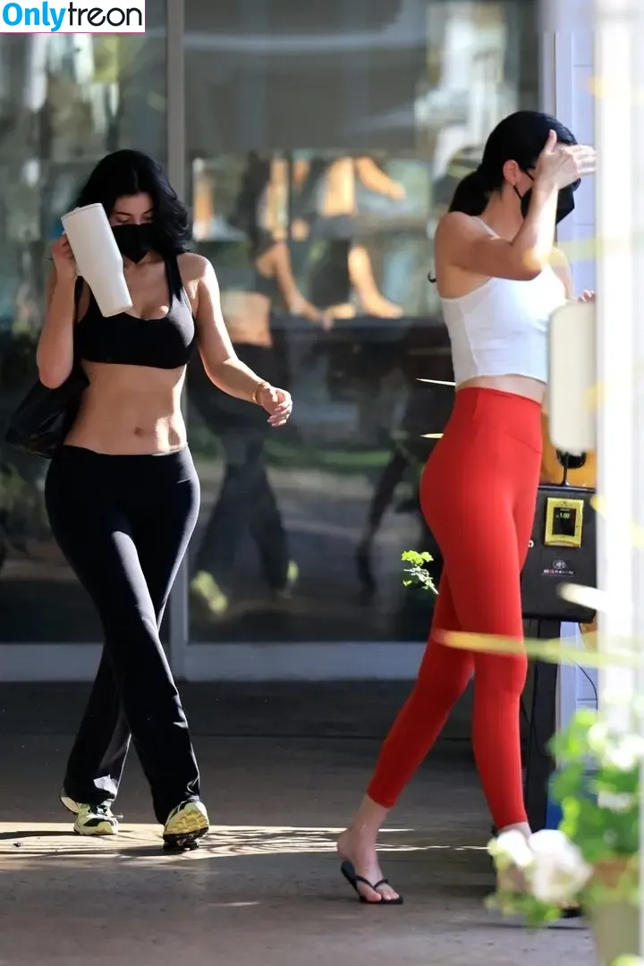 Kylie Jenner голая photo #2236 (KylieJenner / kyliejenner.2)