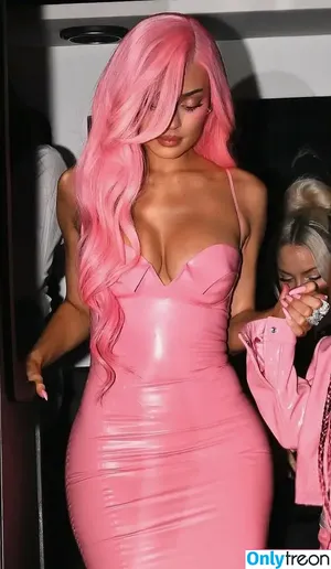 Kylie Jenner / KylieJenner / kyliejenner.2 фото голая #3209