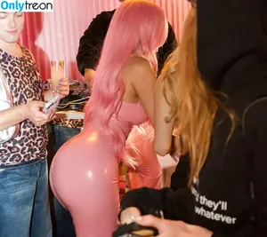 Kylie Jenner / KylieJenner / kyliejenner.2 фото голая #3220