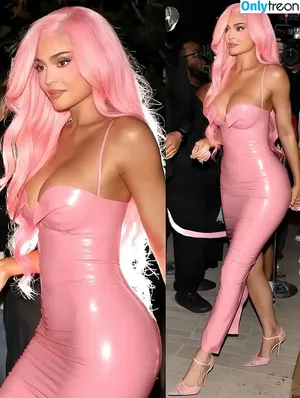 Kylie Jenner / KylieJenner / kyliejenner.2 nude photo #3235