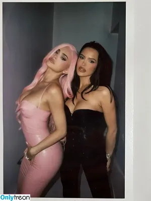 Kylie Jenner / KylieJenner / kyliejenner.2 nude photo #3239