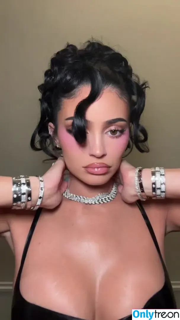 Kylie Jenner nude photo #3191 (KylieJenner / kyliejenner.2)