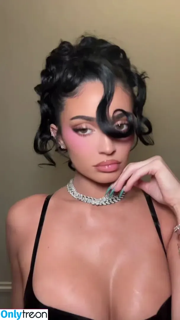 Kylie Jenner nude photo #3192 (KylieJenner / kyliejenner.2)