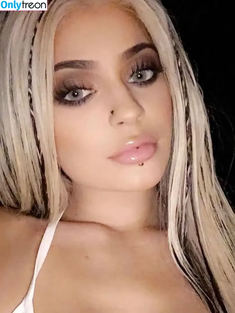 Kylie Jenner nude photo #3201 (KylieJenner / kyliejenner.2)