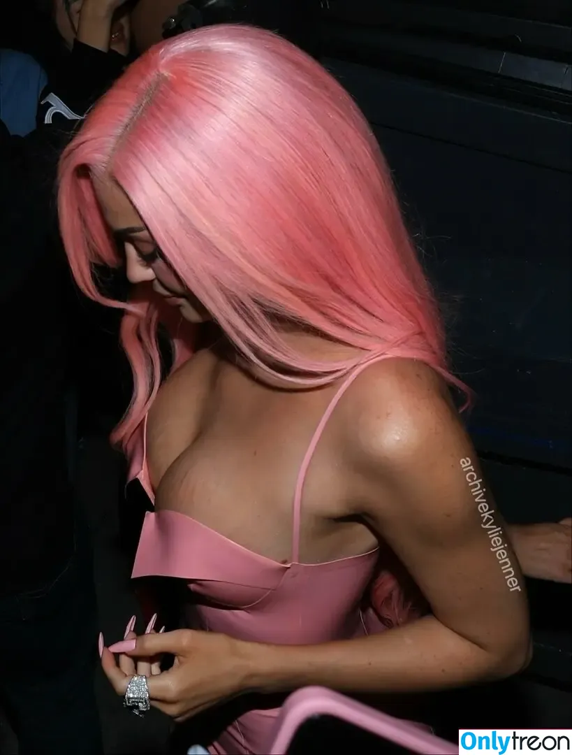 Kylie Jenner голая photo #3211 (KylieJenner / kyliejenner.2)