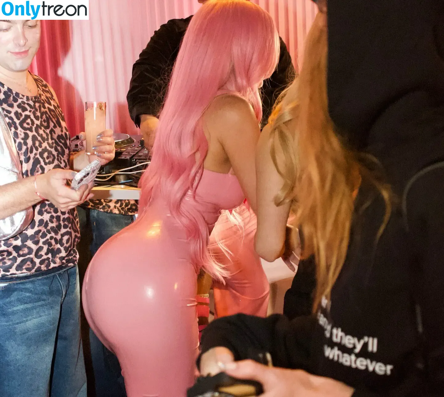Kylie Jenner голая photo #3220 (KylieJenner / kyliejenner.2)