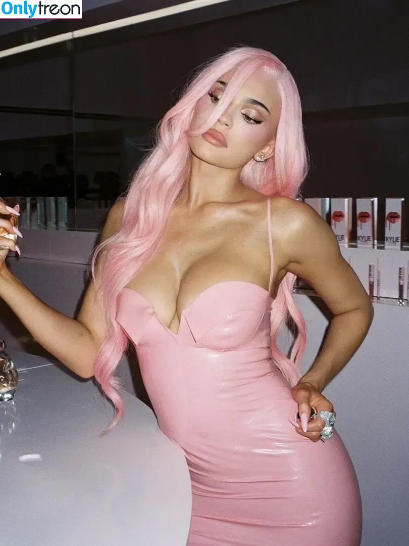 Kylie Jenner nude photo #3240 (KylieJenner / kyliejenner.2)