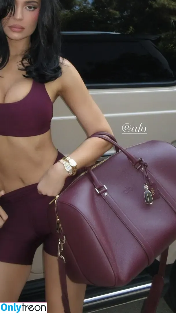 Kylie Jenner nude photo #3254 (KylieJenner / kyliejenner.2)