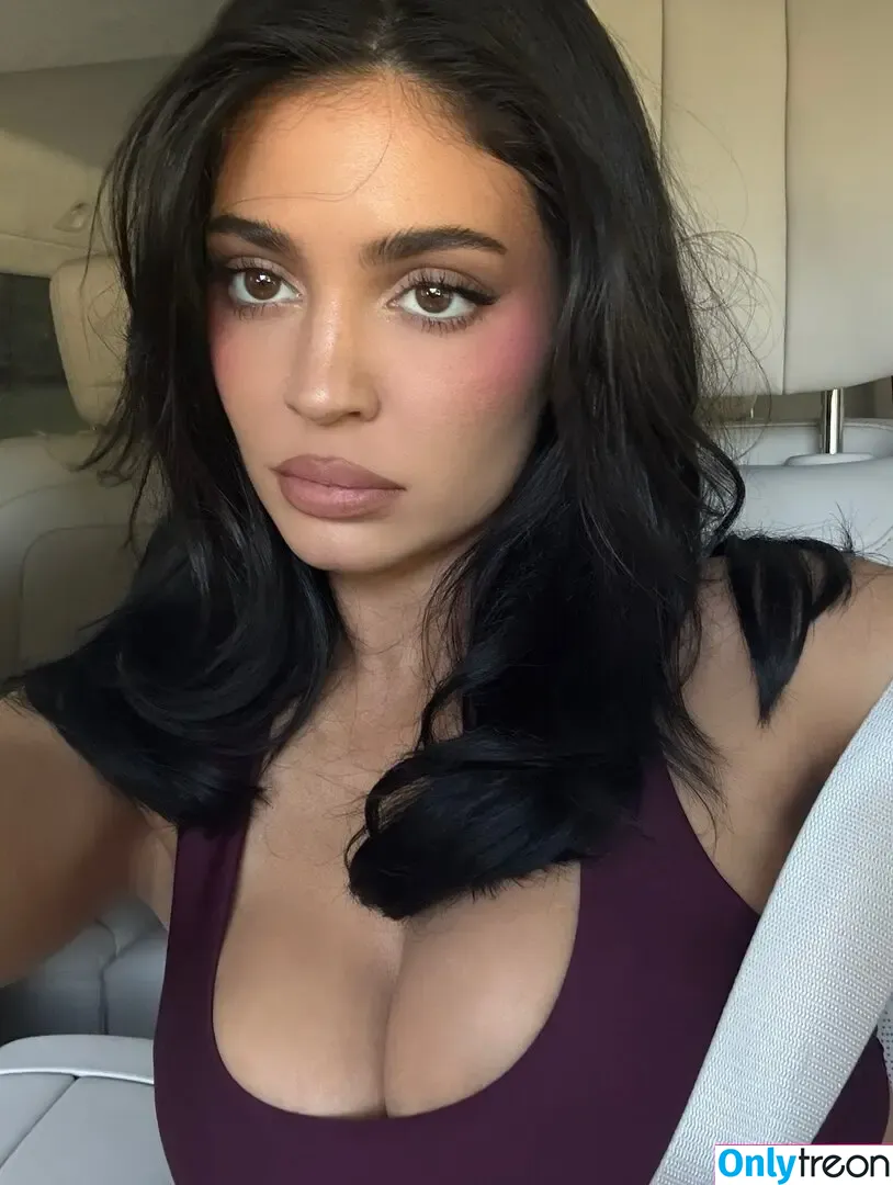 Kylie Jenner голая photo #3258 (KylieJenner / kyliejenner.2)