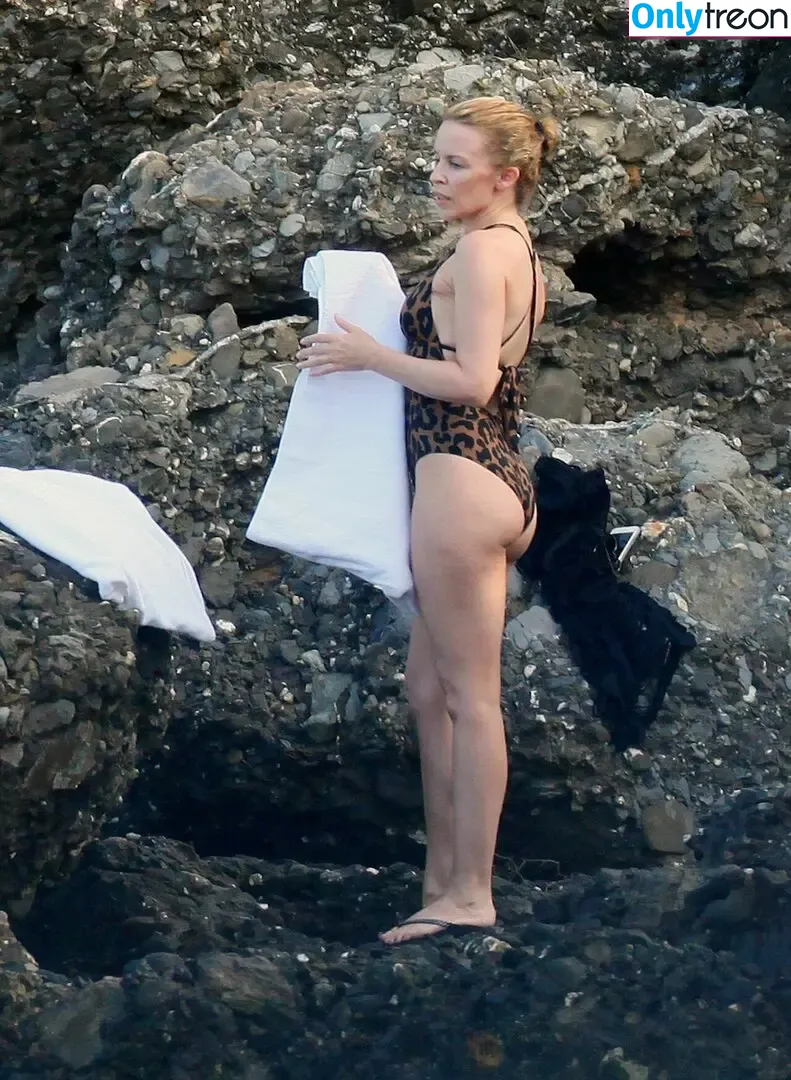 Kylie Minogue nude photo #0572 (kylieminogue / u224370996)