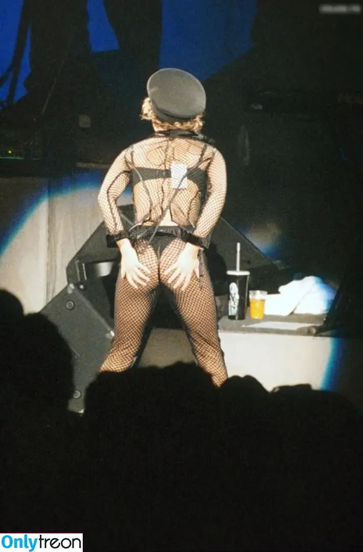 Kylie Minogue nude photo #0582 (kylieminogue / u224370996)