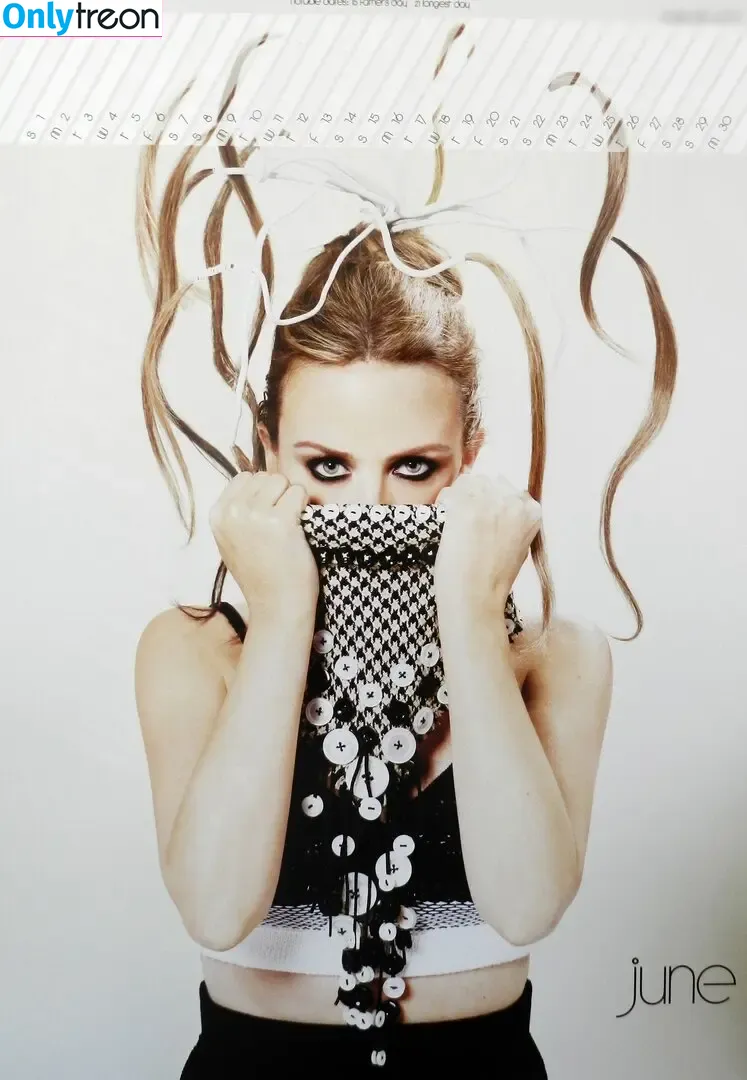 Kylie Minogue голая photo #0604 (kylieminogue / u224370996)