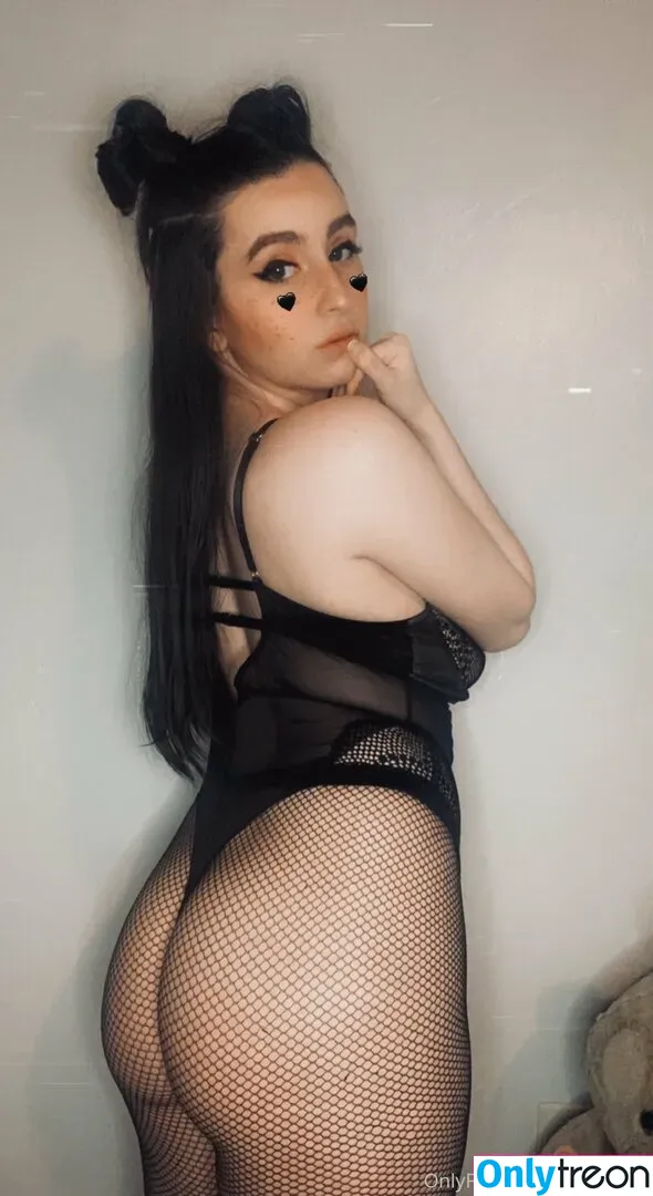 KylieeOW nude photo #0321 (kylieefans)