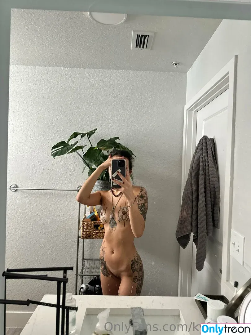 Kyluhhhh nude photo #0021 (Kyfenixxx / kylahfenix)