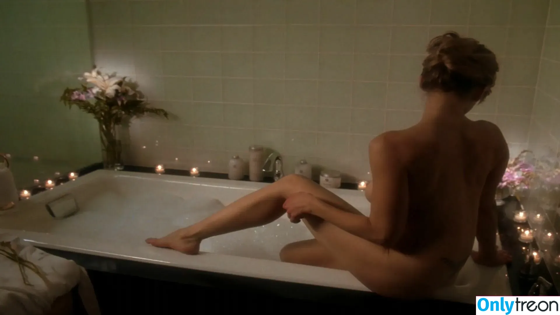 Kyra Sedgwick nude photo #0001 (kyrasedgwickofficial)