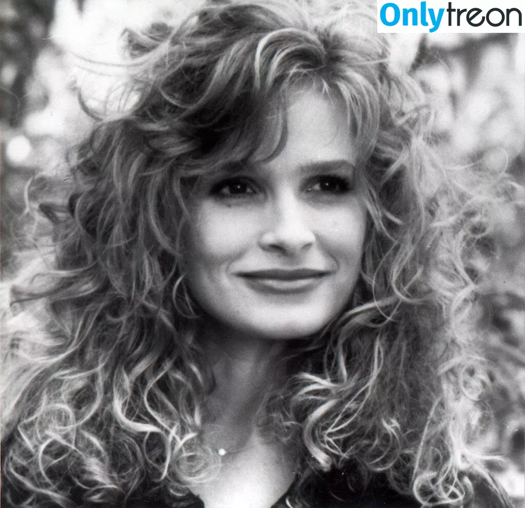 Kyra Sedgwick nude photo #0028 (kyrasedgwickofficial)