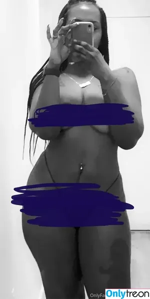 kyrachanelxo / kkbollingxoxo nude photo #0021