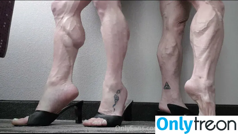 laceys_muscular_calves nude photo #0017 (laceys_muscular_calves)