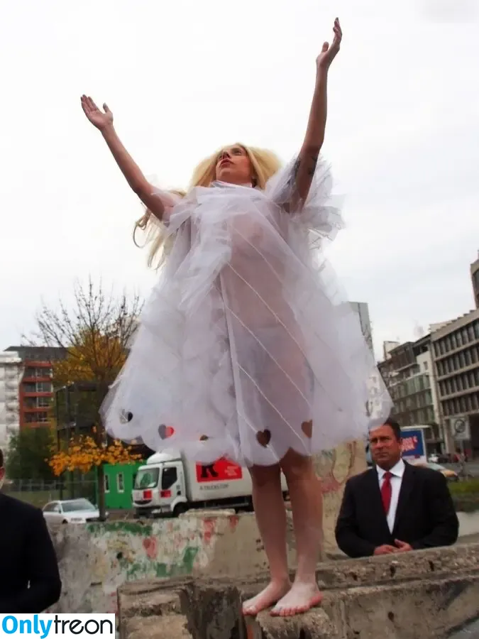 Lady Gaga голая photo #0993 (ladygaga)