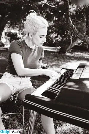 Lady Gaga / ladygaga nude photo #1074