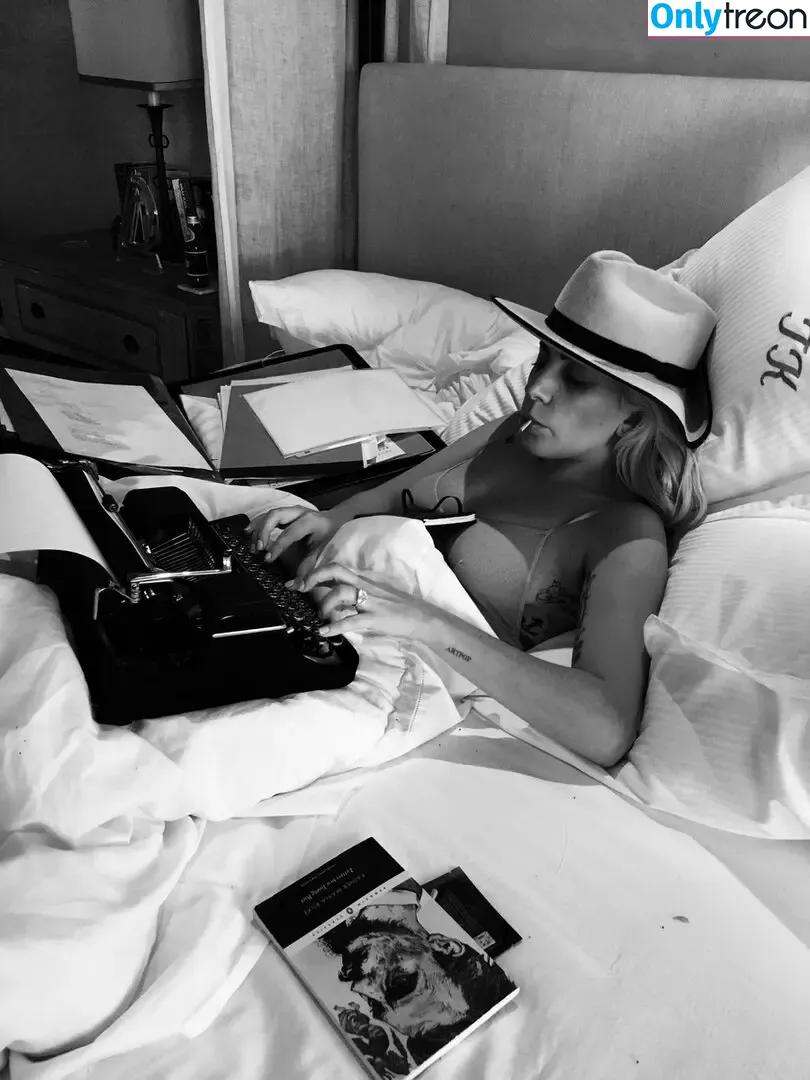 Lady Gaga nude photo #1060 (ladygaga)