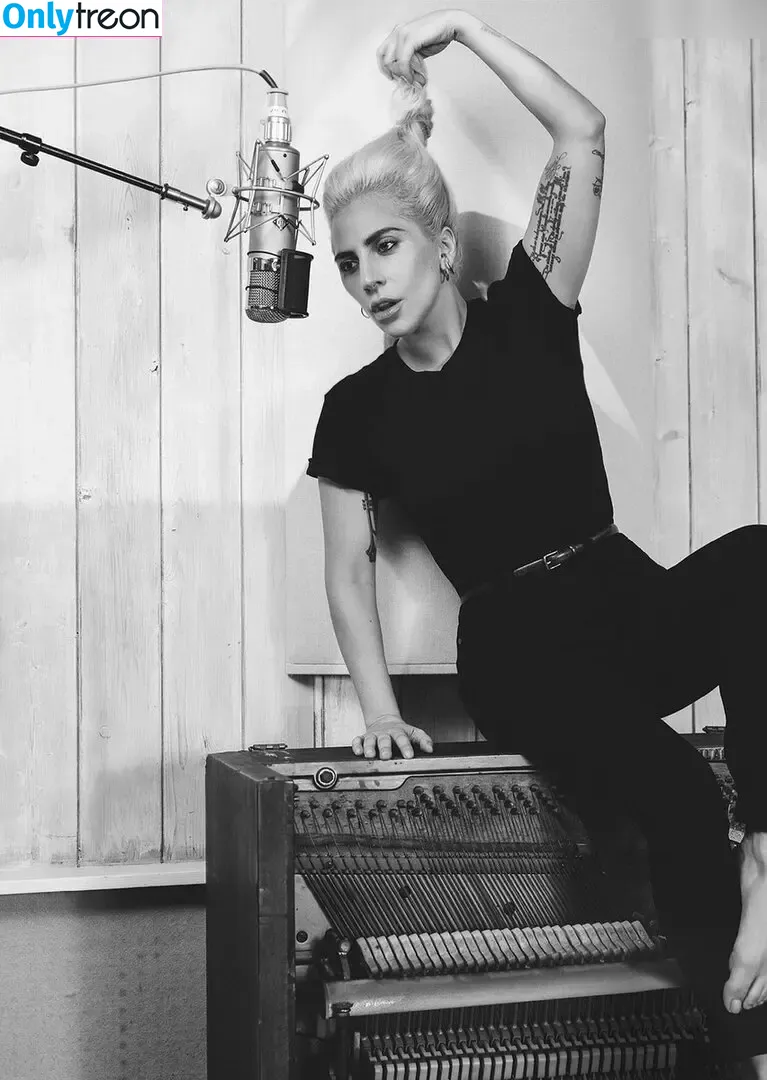 Lady Gaga nude photo #1076 (ladygaga)