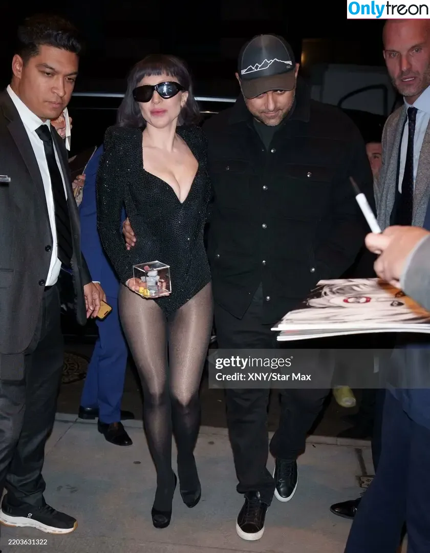 Lady Gaga голая photo #1299 (ladygaga)