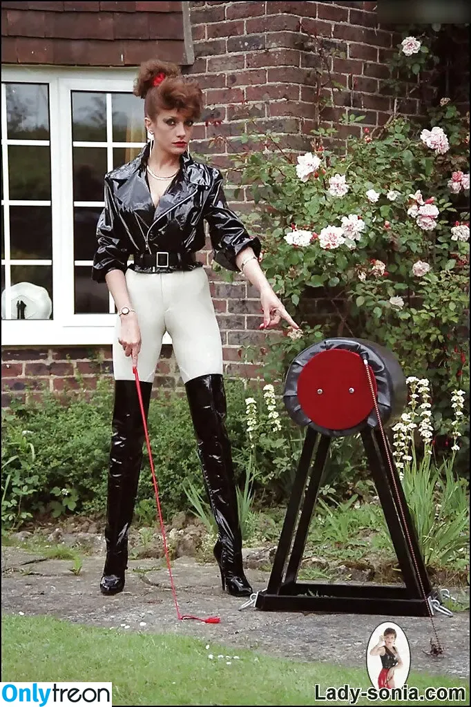 Lady Sonia голая photo #0839 (Gill Ellis Young / gillellisyoung)