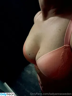  nude photo #0004
