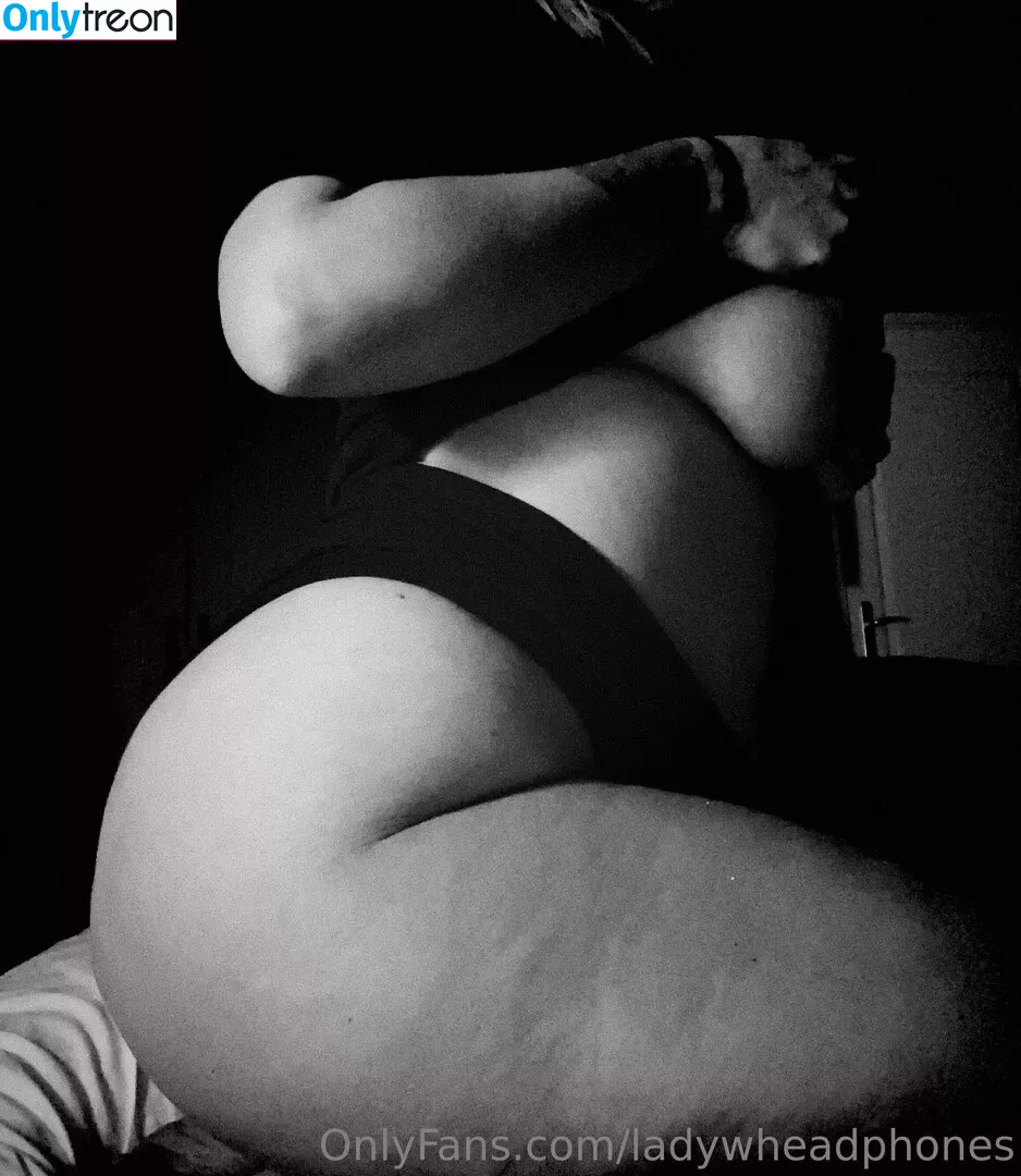 ladywheadphones nude photo #0008 (ladywithheadphones)