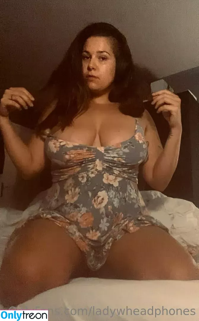 ladywheadphones nude photo #0047 (ladywithheadphones)