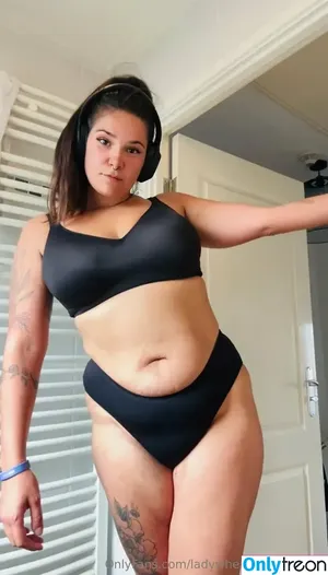 ladywheadphones-free / ladywithheadphones nude photo #0004