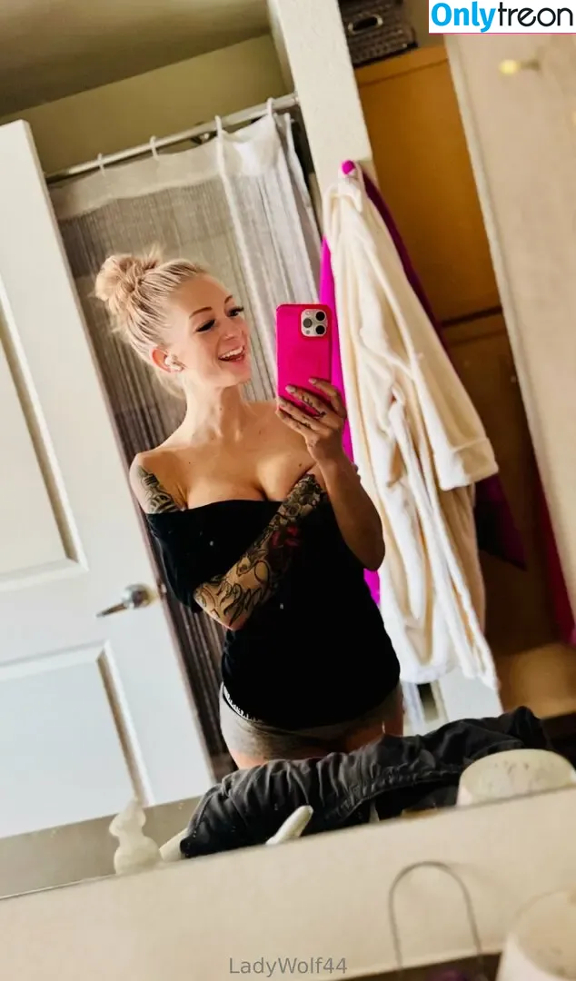 LadyWolf44 nude photo #0087 (Lady_wolf44 / LunaWolf444 / officially_ladywolf44)