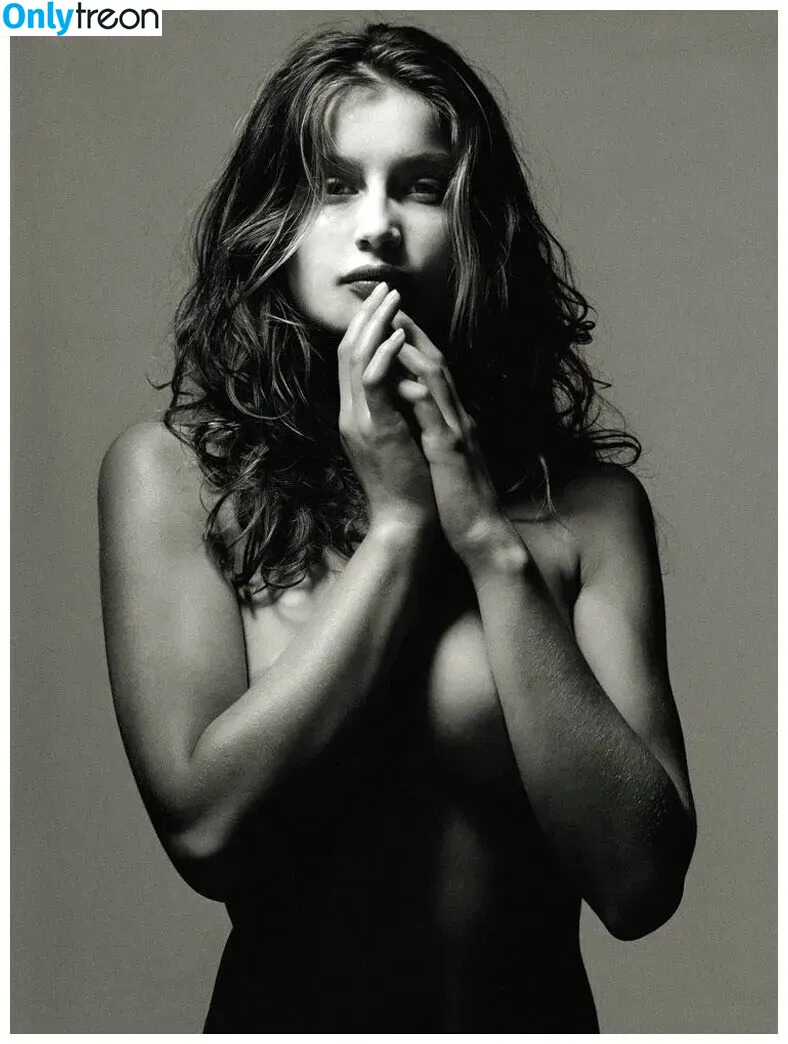 Laetitia Casta голая photo #0035 (laetitiacasta / oliviacastaxx)