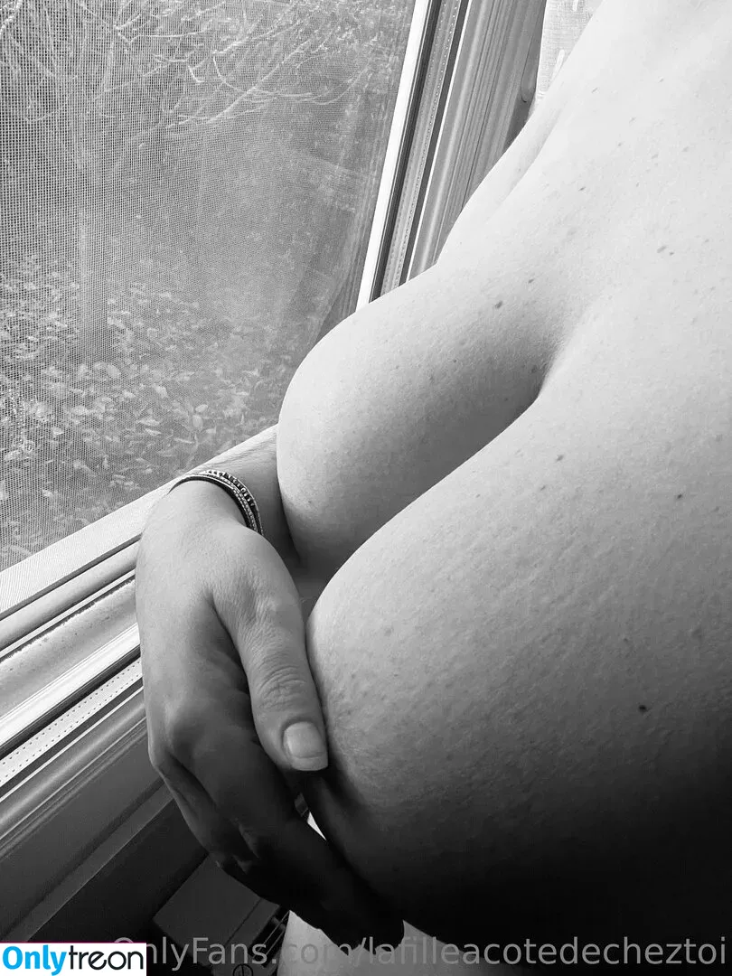 lafilleacotedecheztoi nude photo #0002 (lafilleacotedecheztoi)