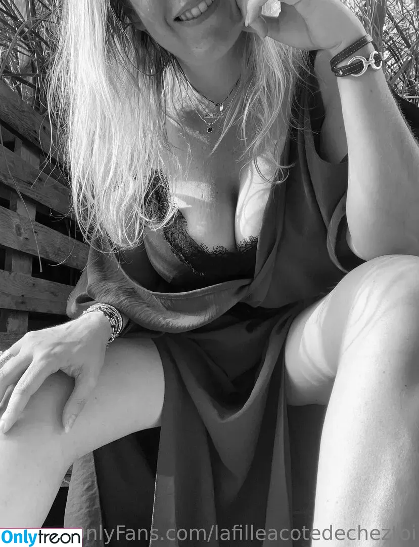 lafilleacotedecheztoi nude photo #0027 (lafilleacotedecheztoi)