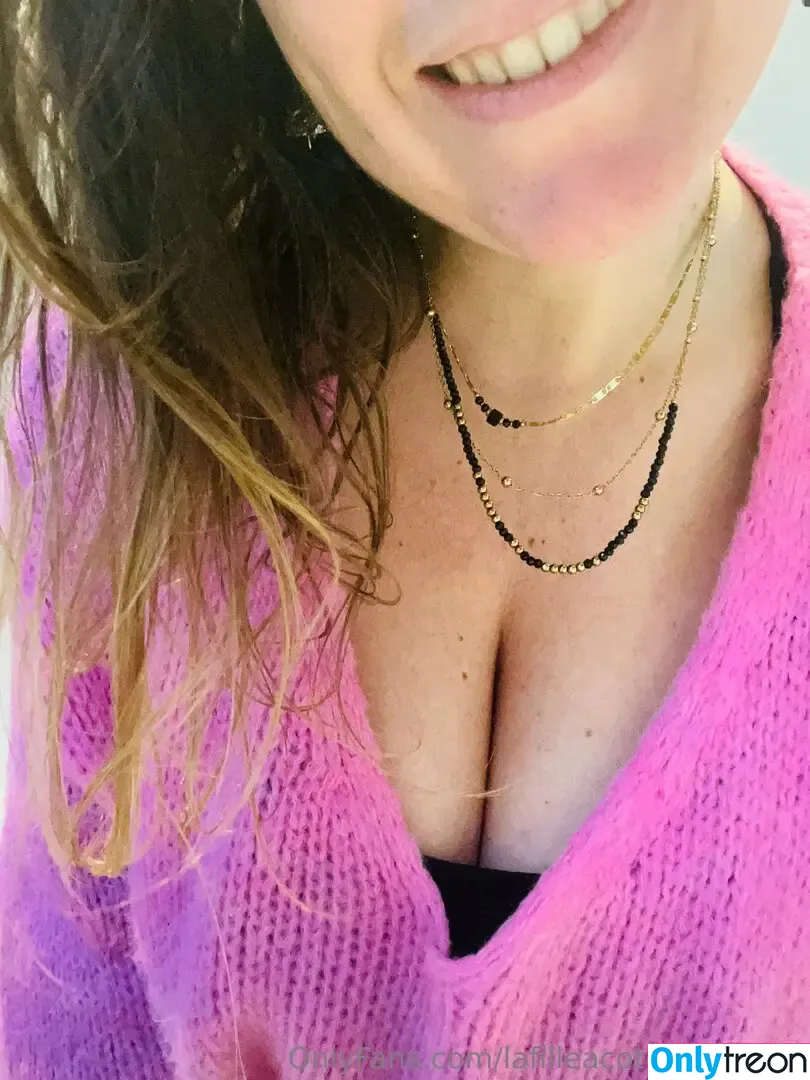lafilleacotedecheztoi nude photo #0062 (lafilleacotedecheztoi)