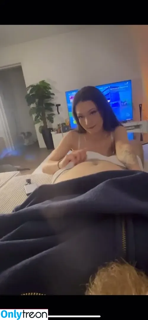 laleesx nude photo #0011 (laleesx)