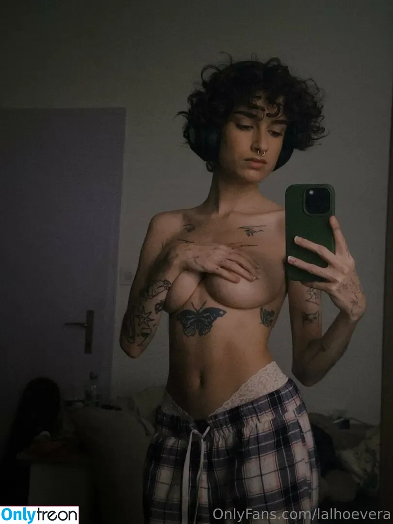 Lalhoevera nude photo #0020 (lalo.verra)