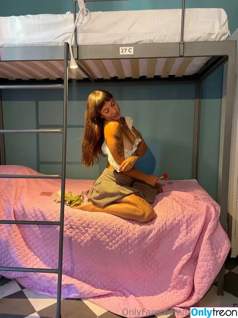 lamamifertil nude photo #0152 (malemiller_)
