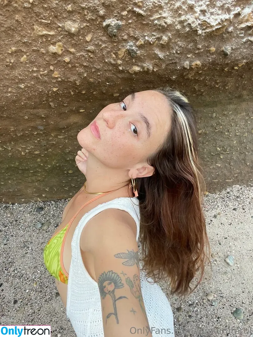 lamamifertil nude photo #0159 (malemiller_)