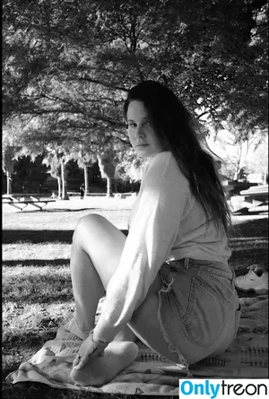 Lana Del Rey / lanadelrey / lanaraybabyx nude photo #0409
