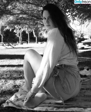 Lana Del Rey / lanadelrey / lanaraybabyx nude photo #0446