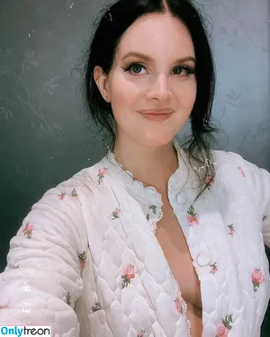 Lana Del Rey / lanadelrey / lanaraybabyx nude photo #0514
