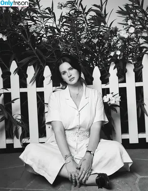 Lana Del Rey / lanadelrey / lanaraybabyx nude photo #0530