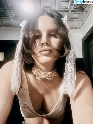 Lana Del Rey / lanadelrey / lanaraybabyx nude photo #0537