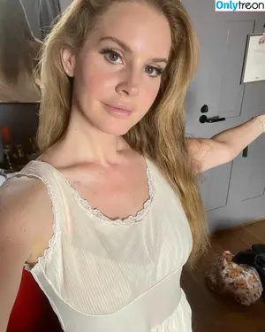 Lana Del Rey / lanadelreypictures / lanaraybabyx nude photo #0813