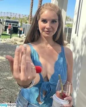 Lana Del Rey / lanadelreypictures / lanaraybabyx nude photo #0819
