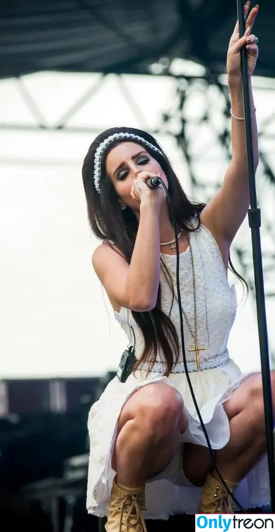 Lana Del Rey nude photo #0410 (lanadelrey / lanaraybabyx)