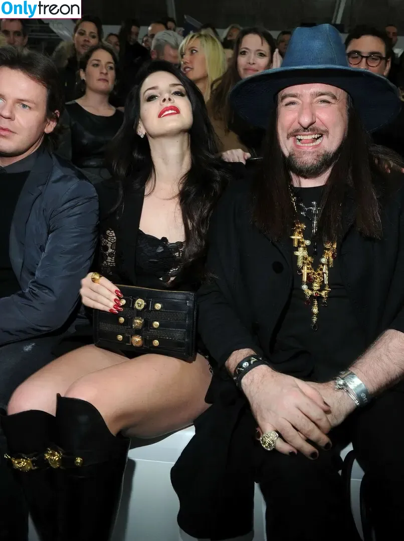 Lana Del Rey nude photo #0418 (lanadelrey / lanaraybabyx)